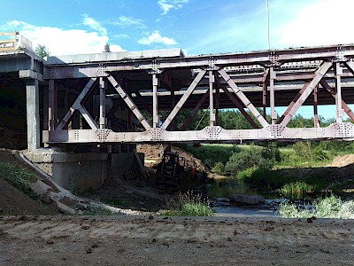 демонтаж металлоконструкций - металлические фермы моста